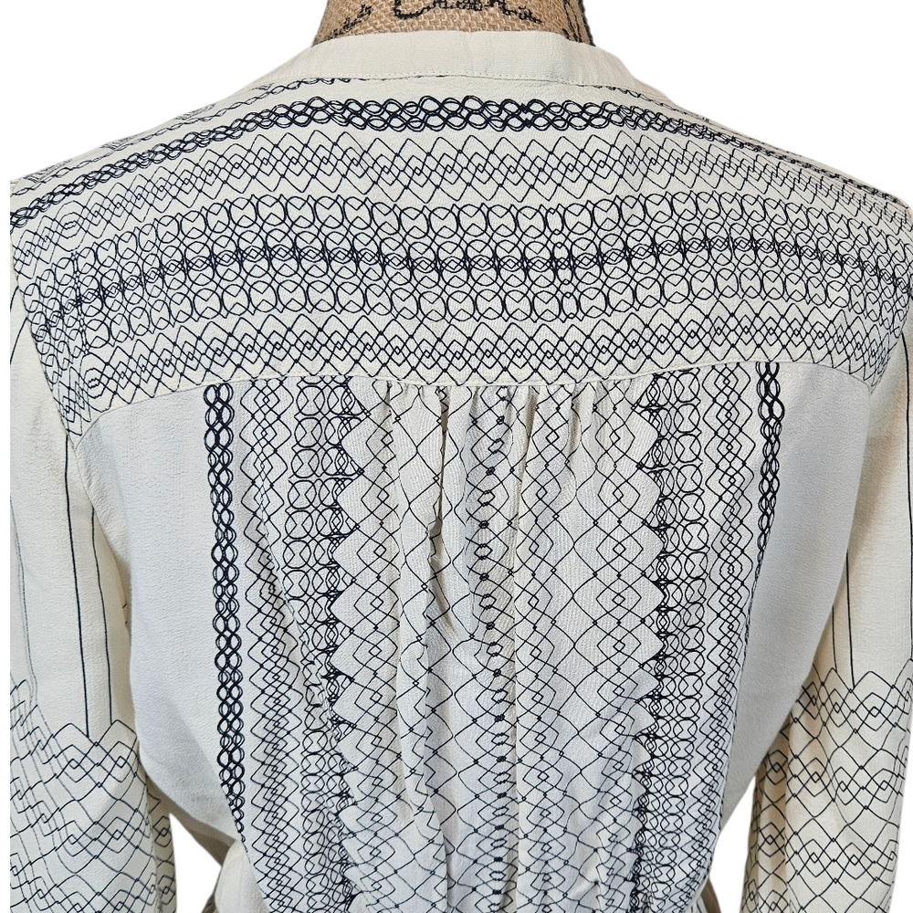 Chic White And Gray Patterned Tunic - image 5